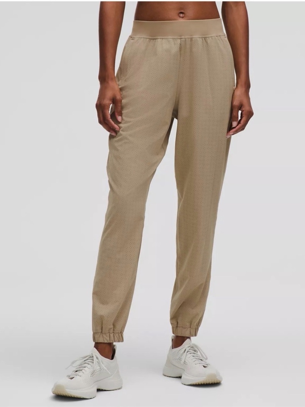 Lululemon adapted state perforated HR jogger. Size 6